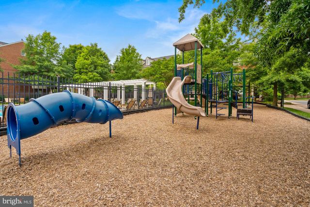 $725,000 | 1603 Hunting Creek Drive, Unit B, Alexandria, VA 22314