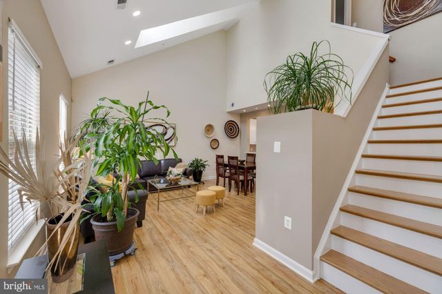 $725,000 | 1603 Hunting Creek Drive, Unit B, Alexandria, VA 22314