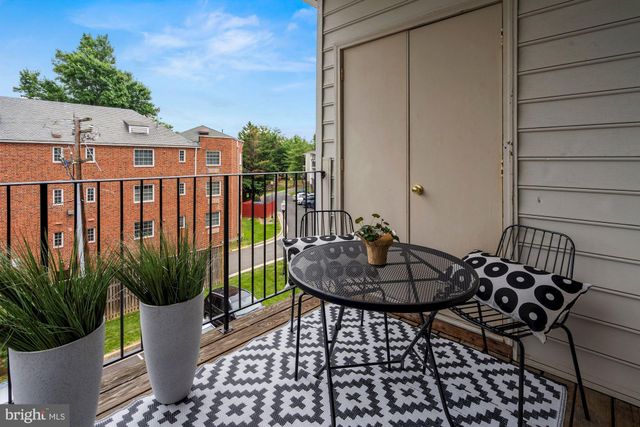 $725,000 | 1603 Hunting Creek Drive, Unit B, Alexandria, VA 22314