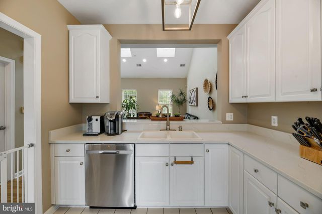 $725,000 | 1603 Hunting Creek Drive, Unit B, Alexandria, VA 22314