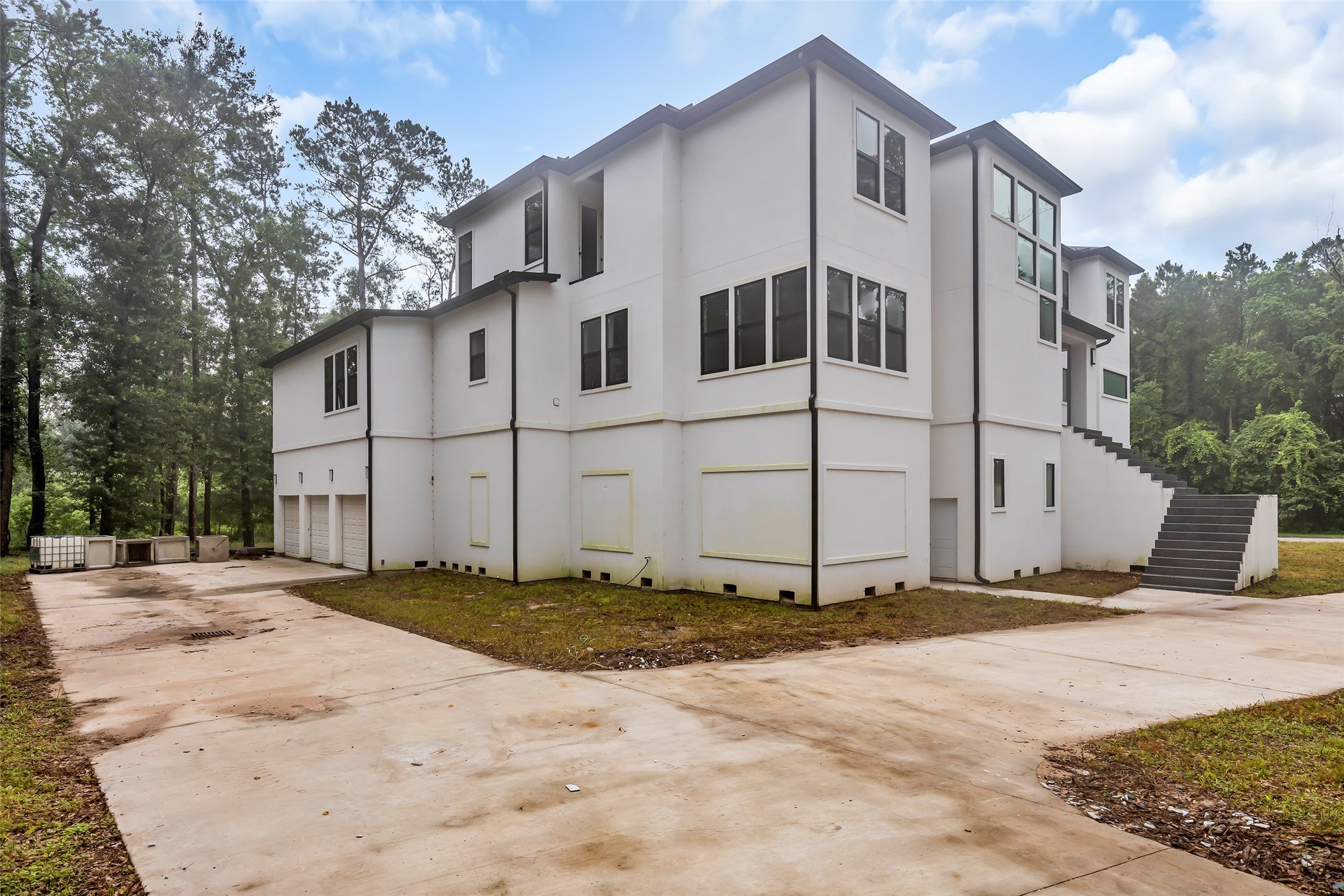 2 Deer Ridge Estates Boulevard Houston, TX 77339 - Photo 2 of 25 Built in a floodzone, this home has been lifted to keep the main living areas out of the flood zone (buyer should purchase elevation certificate to determine exact location of main floor in relation to the flood zone).