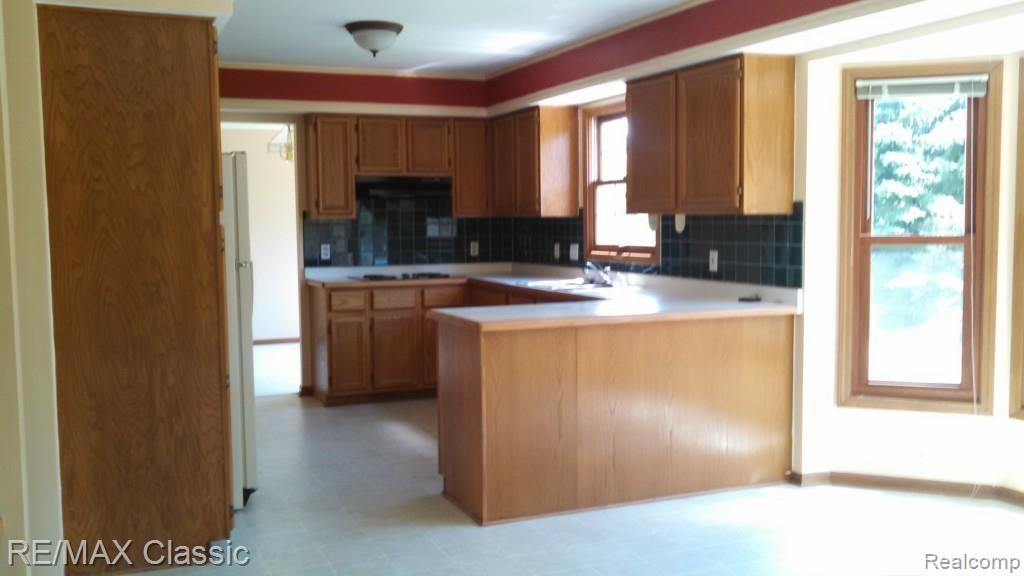 45395 Glengarry Road Canton, MI 48188 - Photo 13 of 45 007.jpg