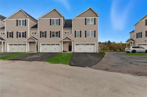 $639,900 | 1502 Hunting Hill Drive, Cumberland, RI 02864