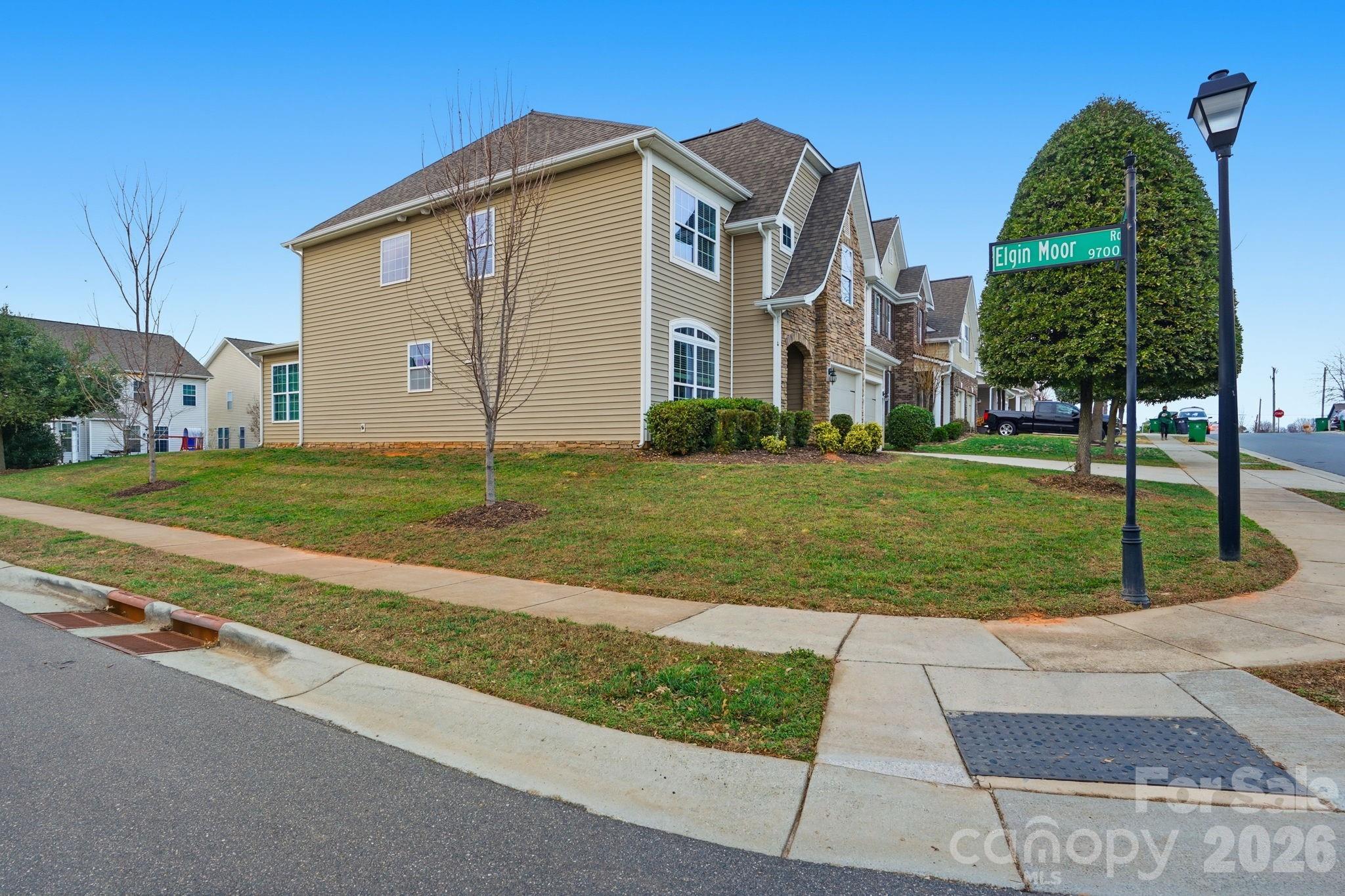 8924 Inverness Bay Road Charlotte, NC 28278 - Photo 2 of 40 Gallery Image 2