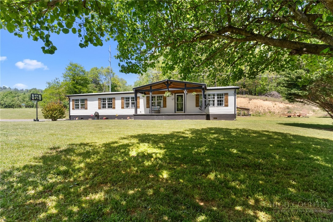 152 Pioneer Ridge Sparta, NC 28675 - Photo 2 of 48