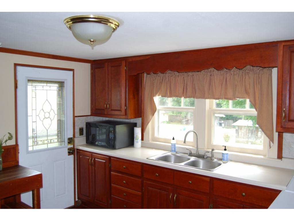 5501 Odd Fellow Road Kingsport, TN 37664 - Photo 7 of 19 Kitchen