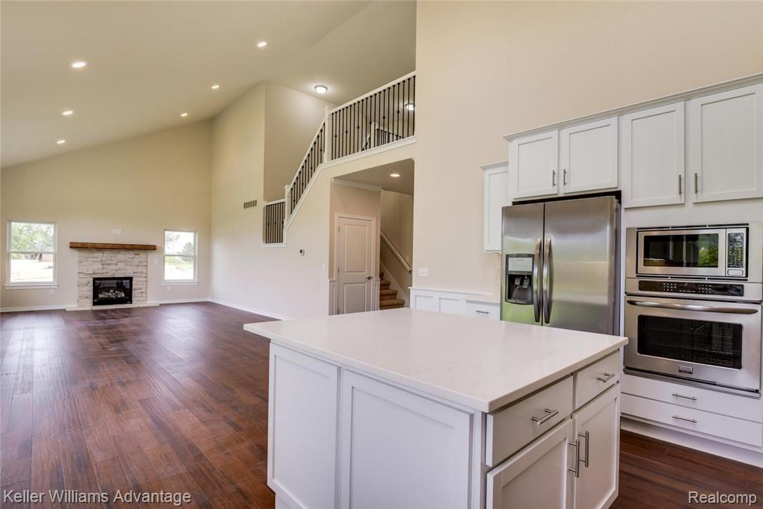 50438 Proctor Road Canton, MI 48188 - Photo 11 of 26 Kitchen --> Family Room