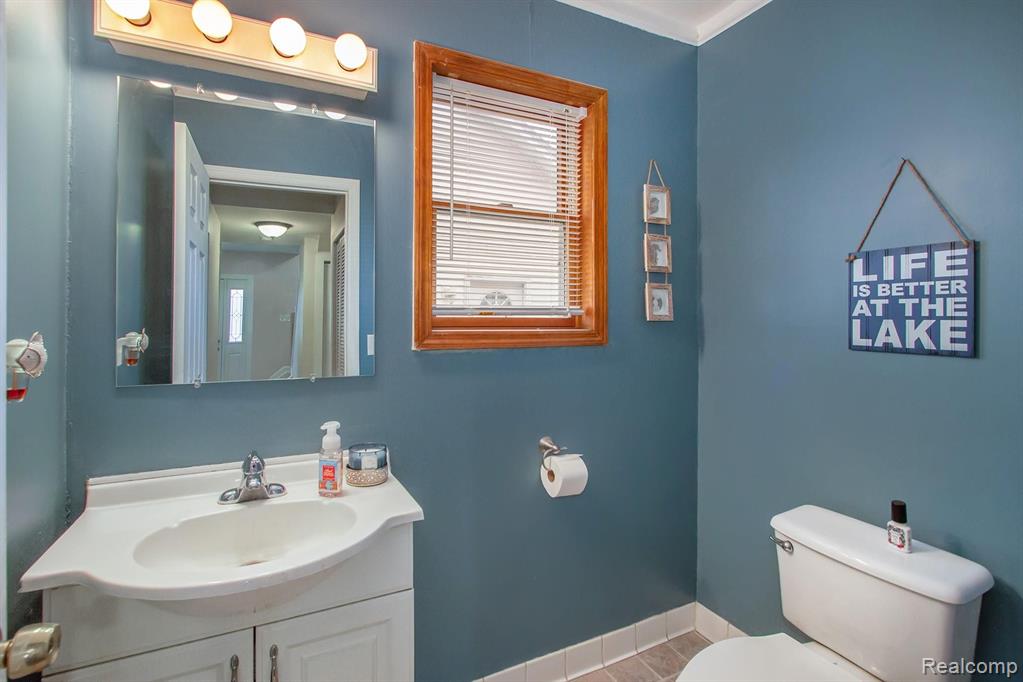 165 Kenyon Road Algonac, MI 48001 - Photo 8 of 37