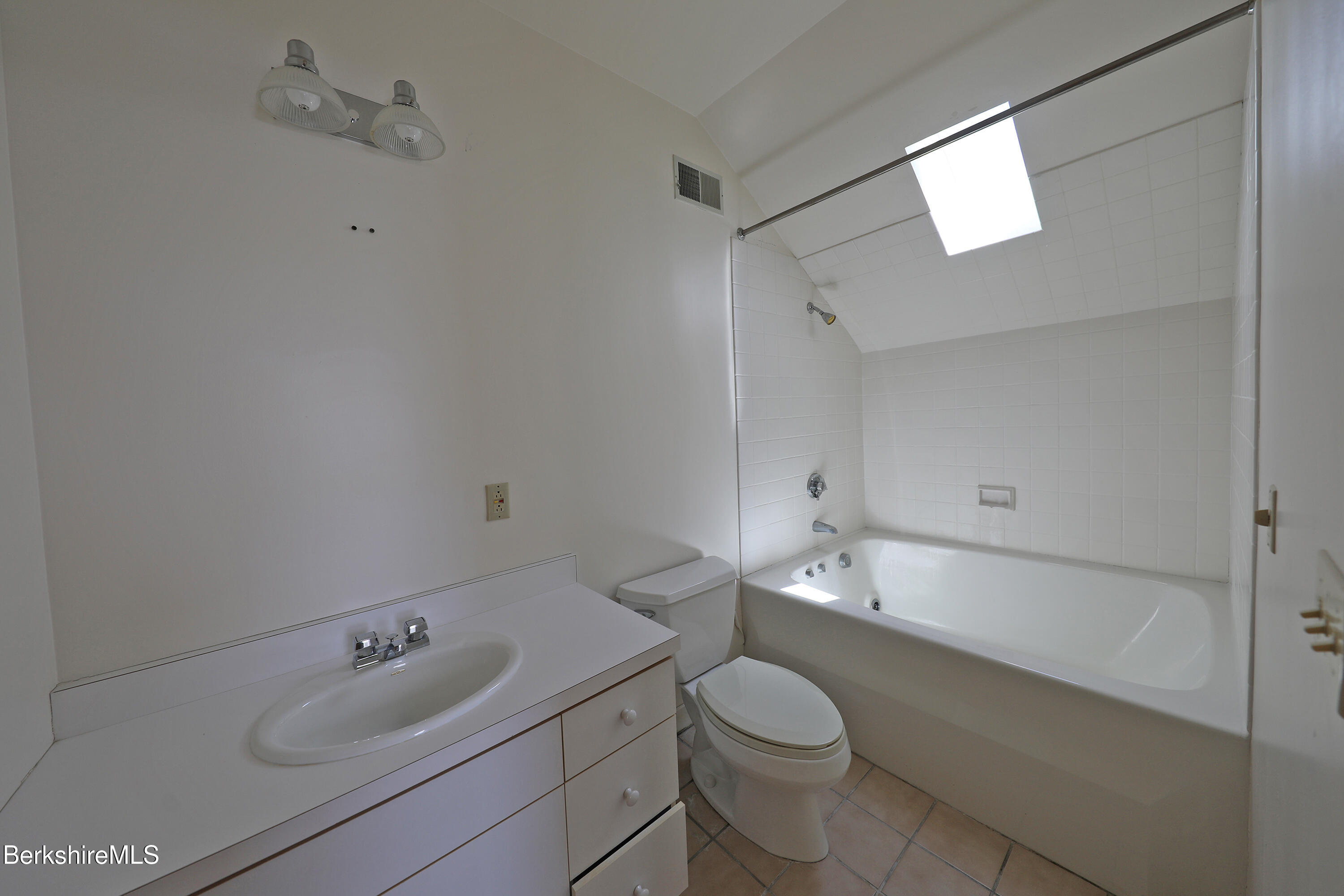 200 Old Stockbridge Road, Unit VA6 Lenox, MA 01240 - Photo 27 of 37 GUEST FULL BATH