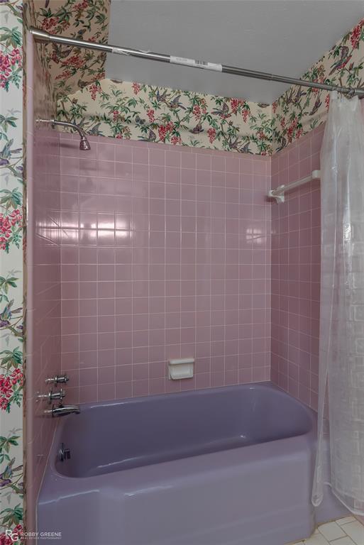 2534 Highway 146 Homer, LA 71040 - Photo 30 of 38 Upstairs bathroom