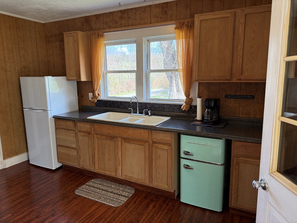 7414 Snake Creek Road Fancy Gap, VA 24328 - Photo 11 of 39 Gallery Image 11