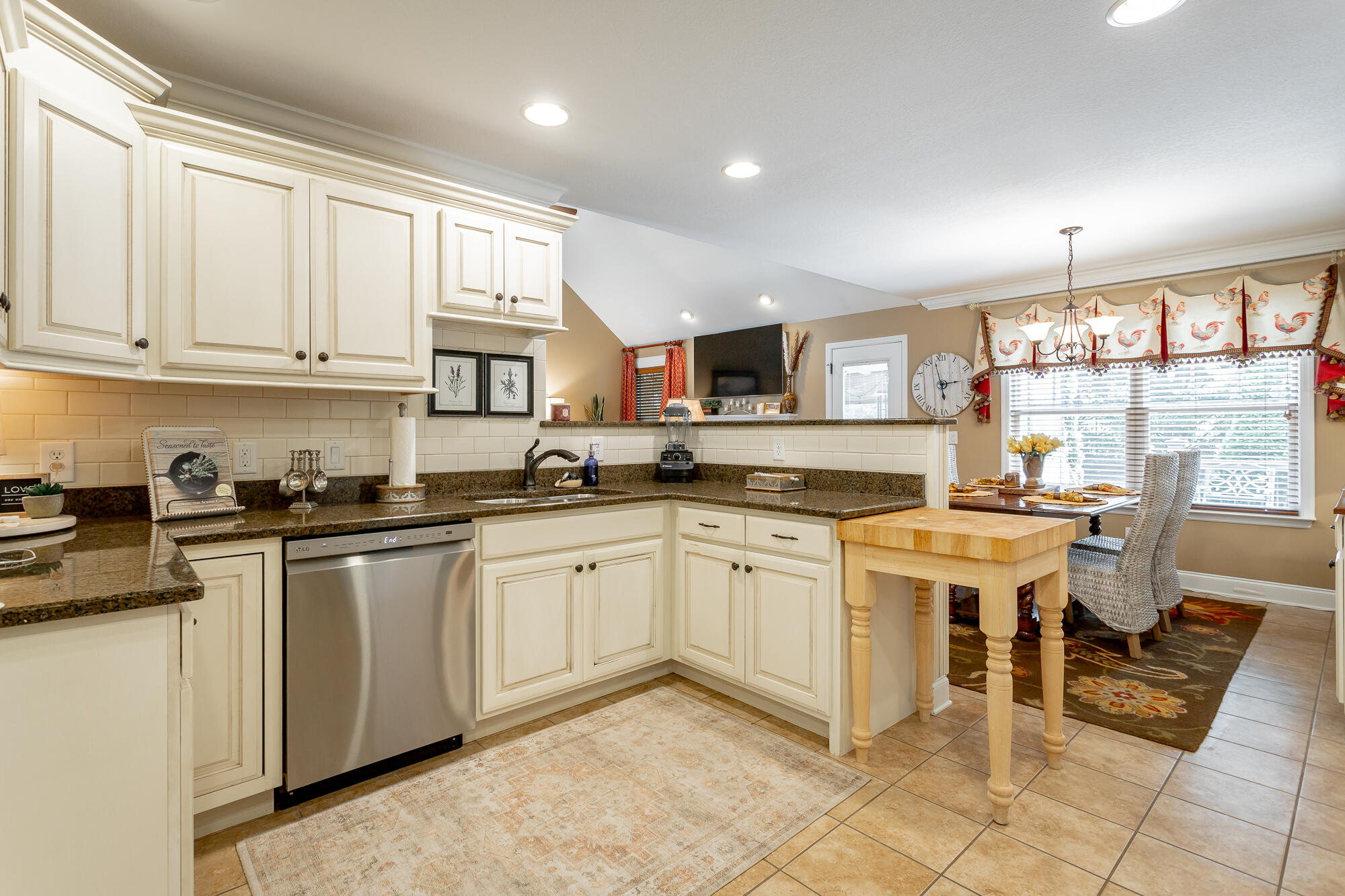 298 Live Oak Road Ringgold, GA 30736 - Photo 15 of 38 Kitchen