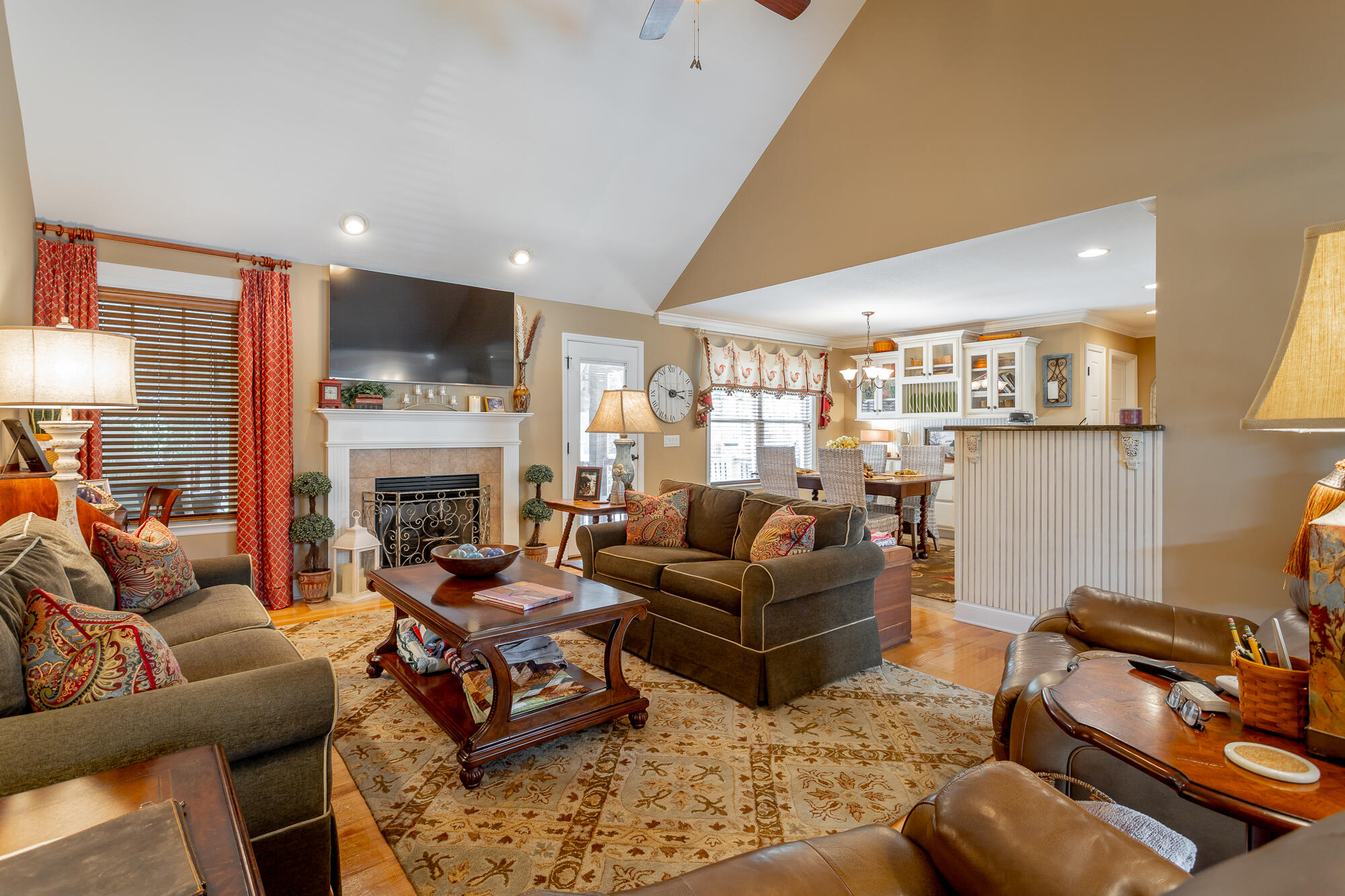 298 Live Oak Road Ringgold, GA 30736 - Photo 5 of 38 Living Room