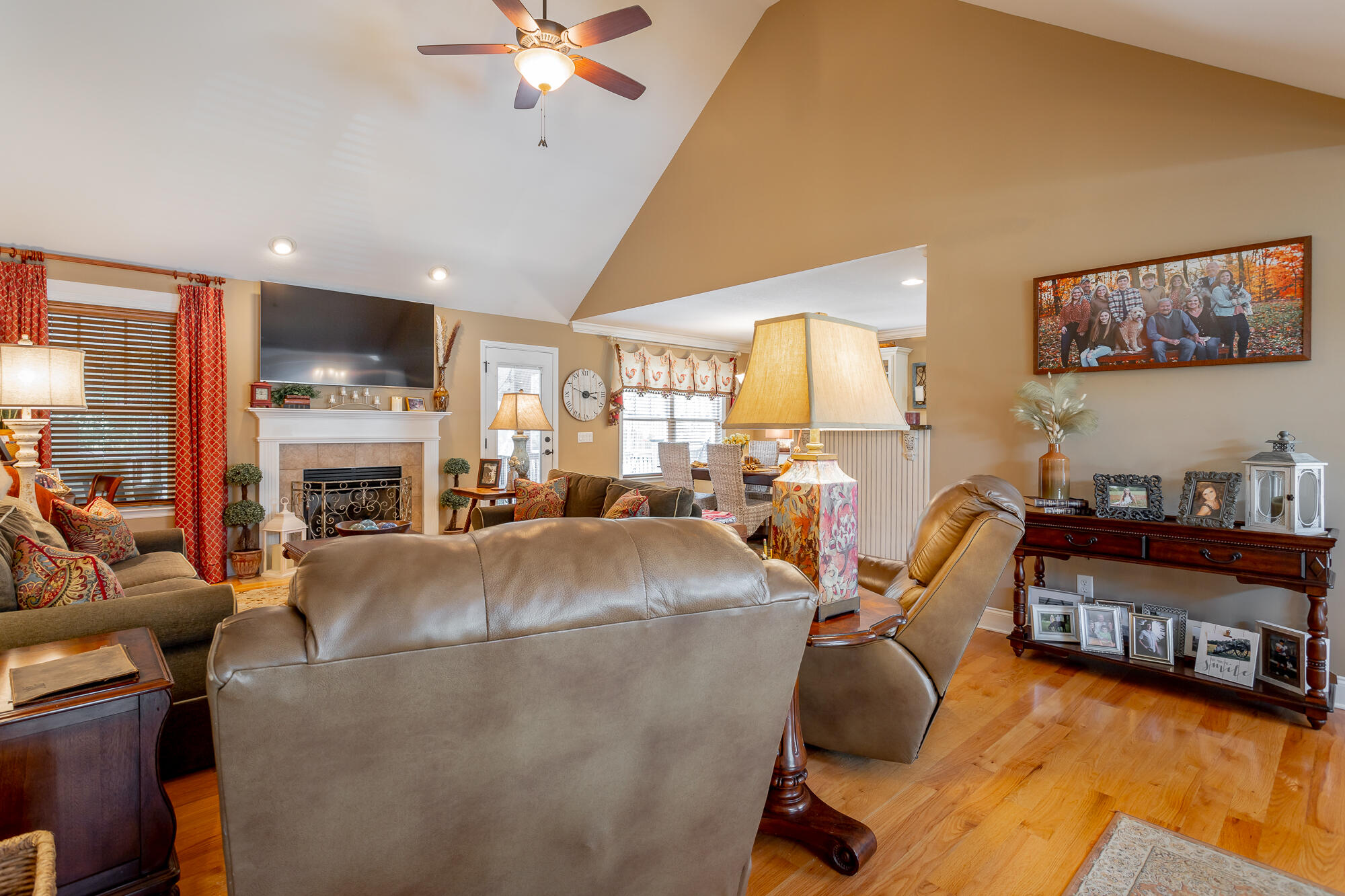298 Live Oak Road Ringgold, GA 30736 - Photo 8 of 38 Living Room