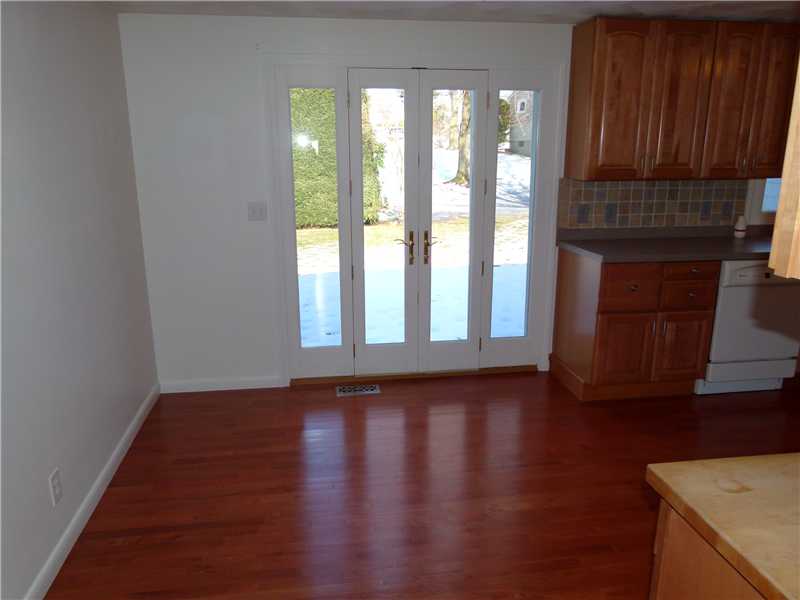 127 Douglas Road Warwick, RI 02886 - Photo 5 of 13 Dining Area.