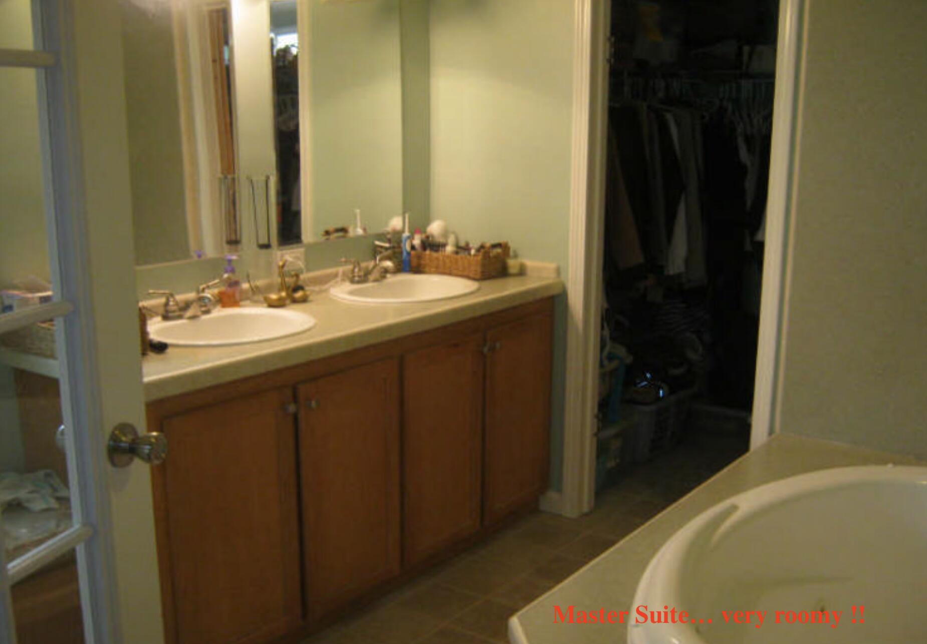 5960 Hyde Park Road Ravenel, SC 29470 - Photo 33 of 35 Screenshot 2023-09-13 at 6.02.04 PM
