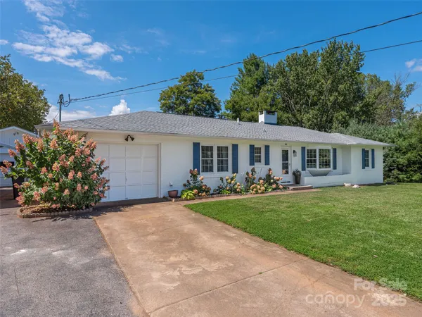 $479,000 | 868 Mulberry Street, Clyde, NC 28721