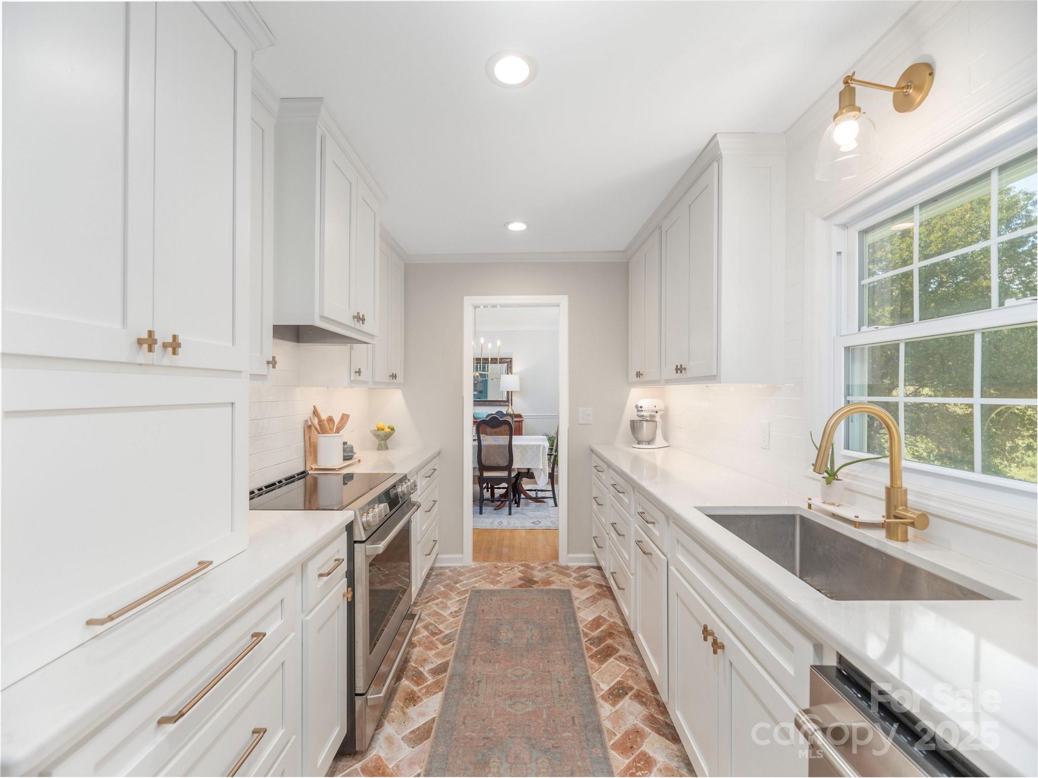 868 Mulberry Street Clyde, NC 28721 - Photo 6 of 30