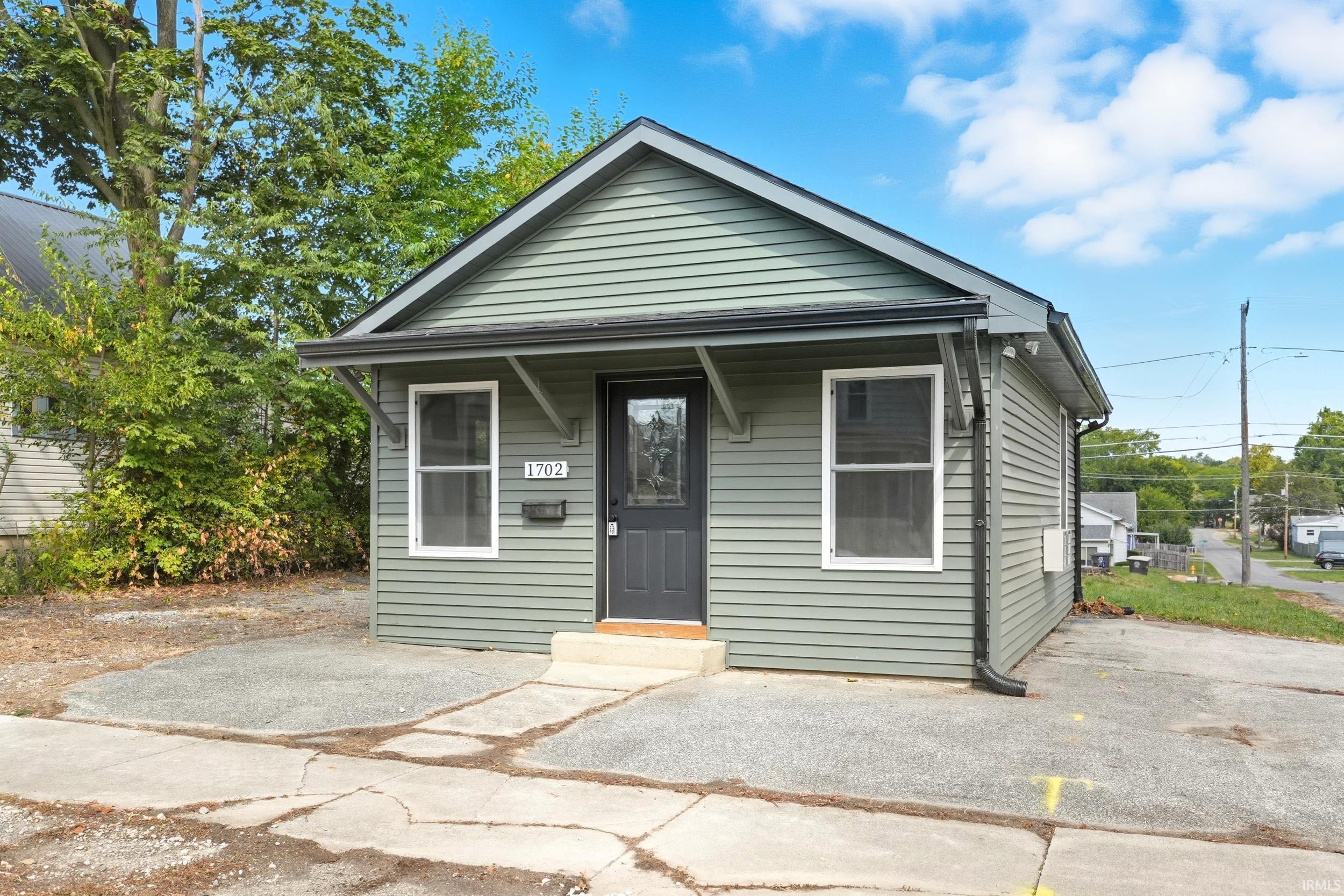 1702 Sinclair Street Fort Wayne, IN 46808 - Photo 2 of 22
