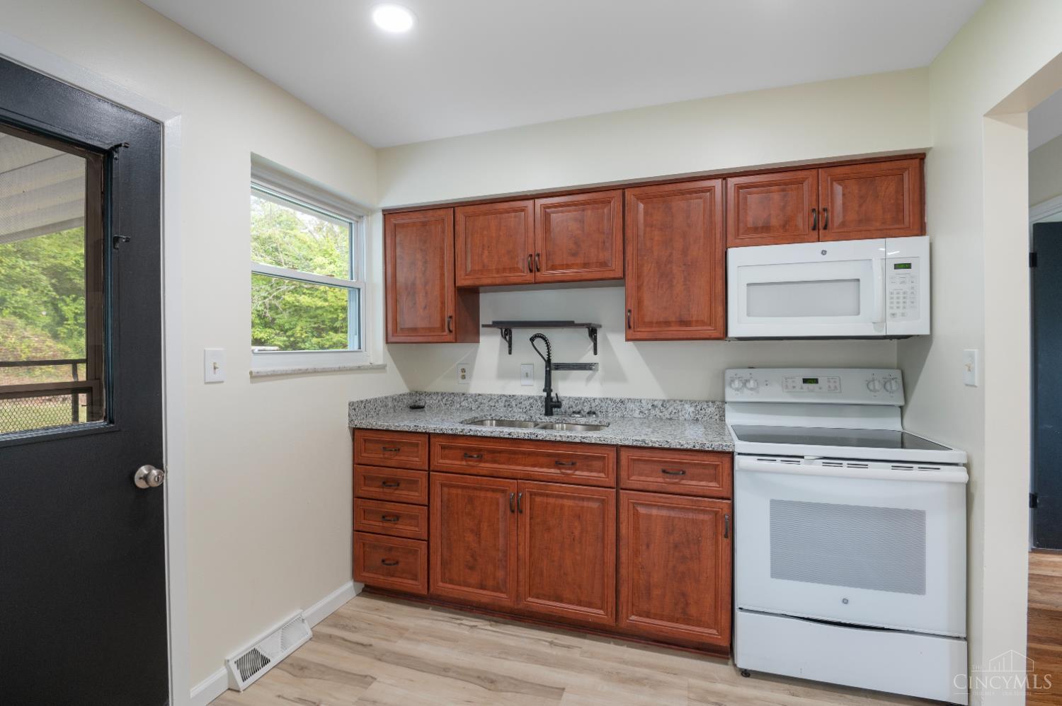 8784 Pippin Road Cincinnati, OH 45231 - Photo 10 of 31 Gallery Image 10