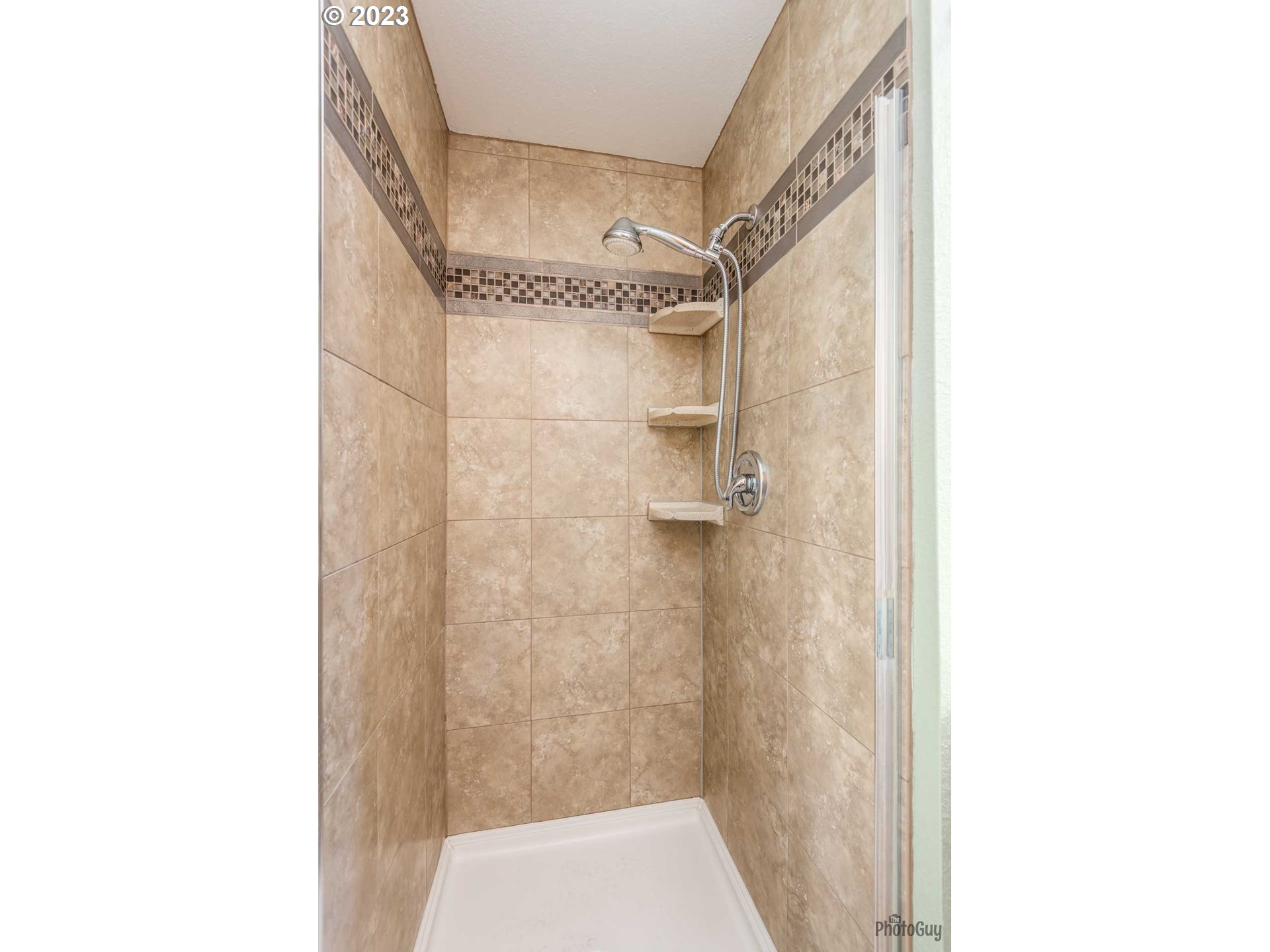 934 25th Street Springfield, OR 97477 - Photo 17 of 42 a bathroom with a shower and a toilet