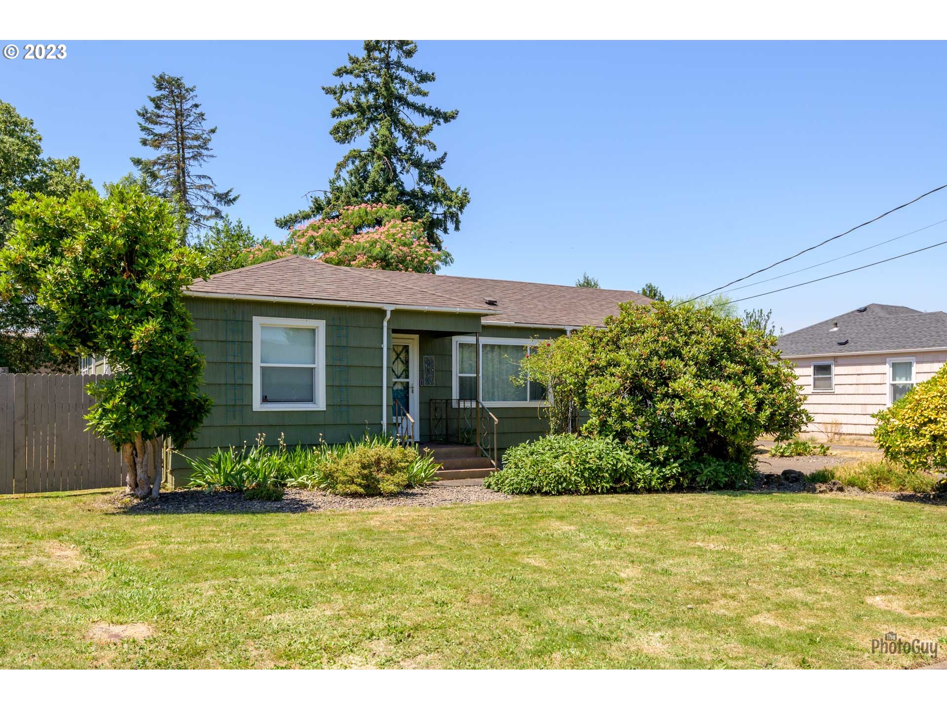 934 25th Street Springfield, OR 97477 - Photo 3 of 42 a front view of a house with garden