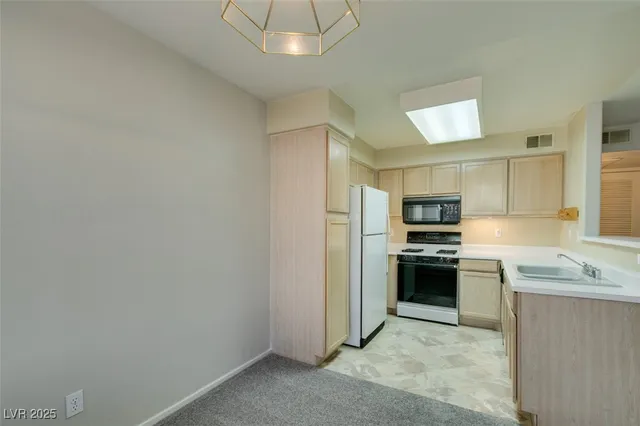 $1,090 | 5211 Caspian Springs Drive, Unit 101, Las Vegas, NV 89120