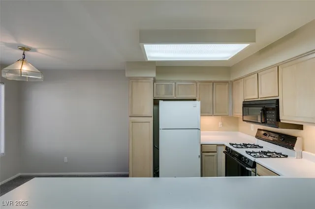 $1,090 | 5211 Caspian Springs Drive, Unit 101, Las Vegas, NV 89120