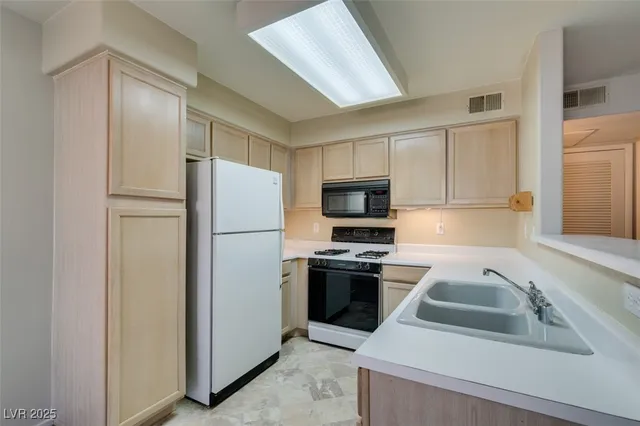 $1,090 | 5211 Caspian Springs Drive, Unit 101, Las Vegas, NV 89120