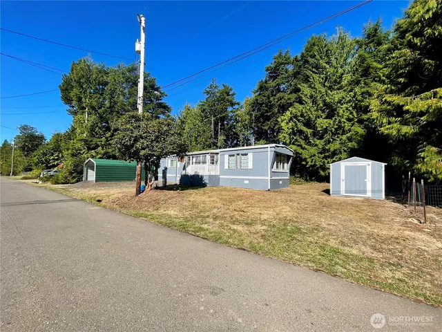 a house view with a outdoor space