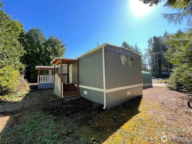 a view of a small house with a yard