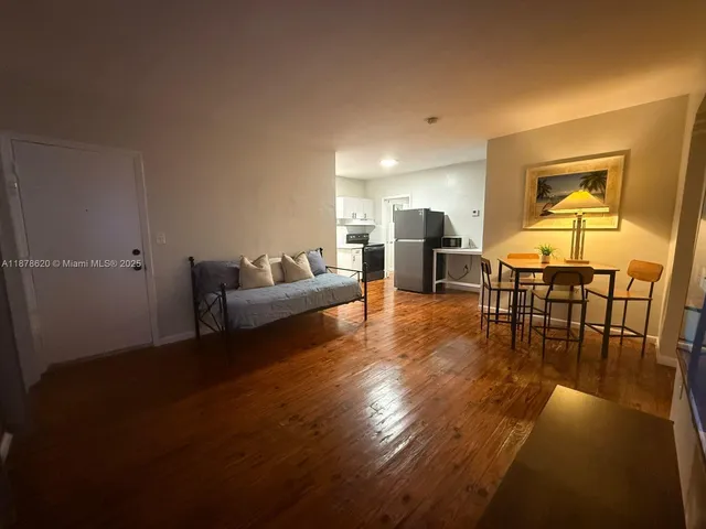 $1,995 | 1289 Marseille Drive, Unit 46, Miami Beach, FL 33141