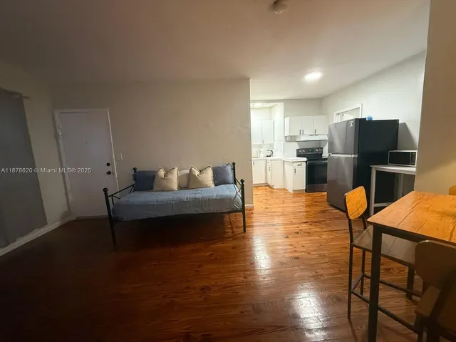 $1,995 | 1289 Marseille Drive, Unit 46, Miami Beach, FL 33141