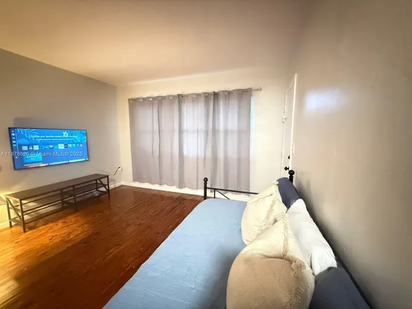 $1,995 | 1289 Marseille Drive, Unit 46, Miami Beach, FL 33141