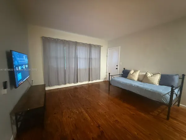 $1,995 | 1289 Marseille Drive, Unit 46, Miami Beach, FL 33141