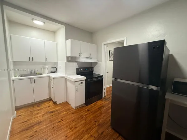 $1,995 | 1289 Marseille Drive, Unit 46, Miami Beach, FL 33141