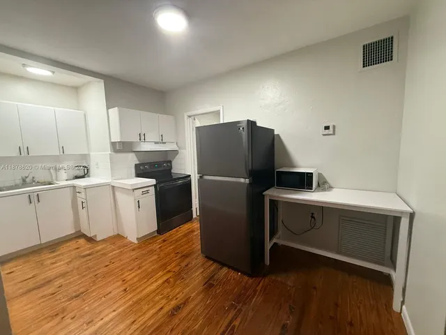 $1,995 | 1289 Marseille Drive, Unit 46, Miami Beach, FL 33141