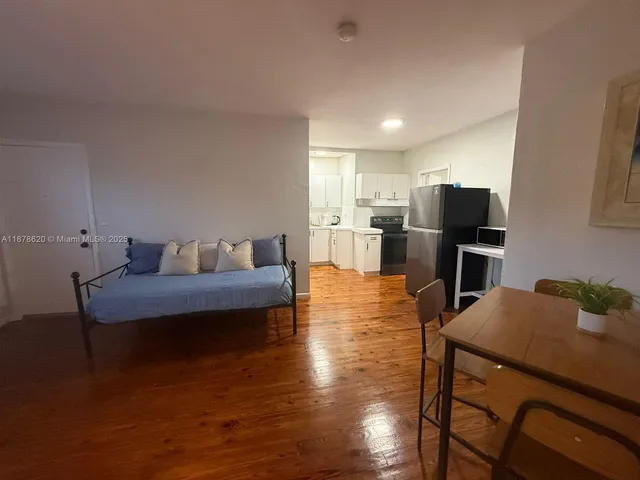 $1,995 | 1289 Marseille Drive, Unit 46, Miami Beach, FL 33141