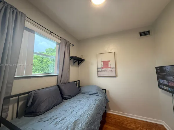 $1,995 | 1289 Marseille Drive, Unit 46, Miami Beach, FL 33141