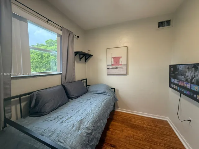 $1,995 | 1289 Marseille Drive, Unit 46, Miami Beach, FL 33141