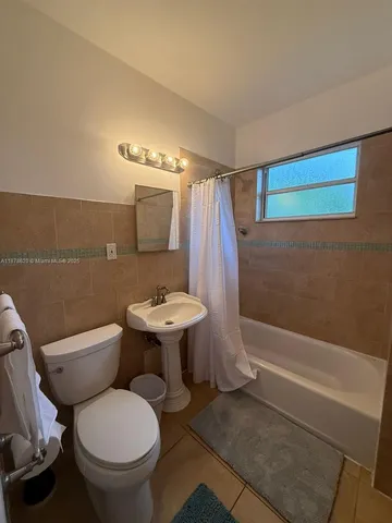 $1,995 | 1289 Marseille Drive, Unit 46, Miami Beach, FL 33141