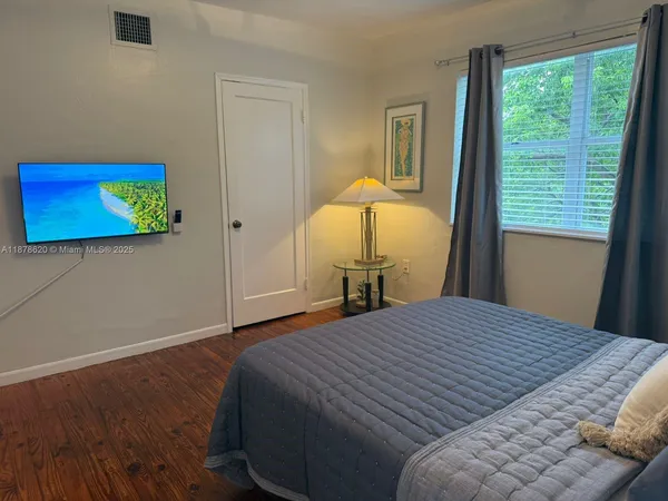 $1,995 | 1289 Marseille Drive, Unit 46, Miami Beach, FL 33141