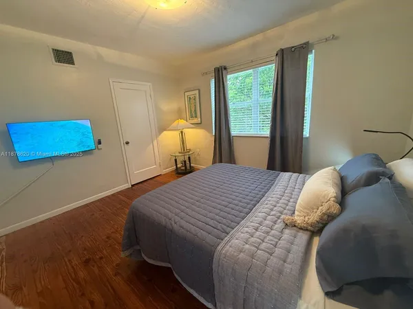 $1,995 | 1289 Marseille Drive, Unit 46, Miami Beach, FL 33141