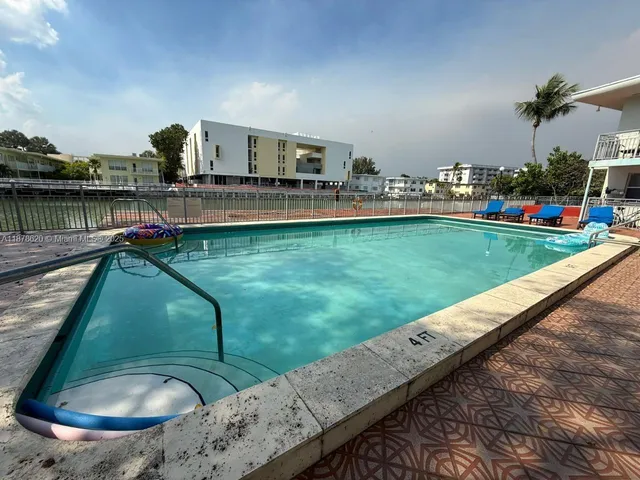 $1,995 | 1289 Marseille Drive, Unit 46, Miami Beach, FL 33141