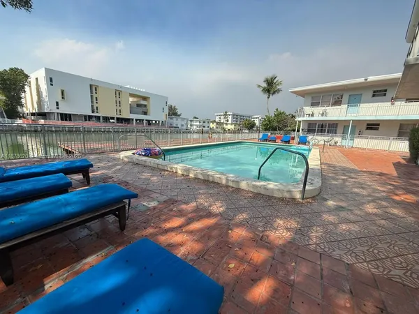 $1,995 | 1289 Marseille Drive, Unit 46, Miami Beach, FL 33141