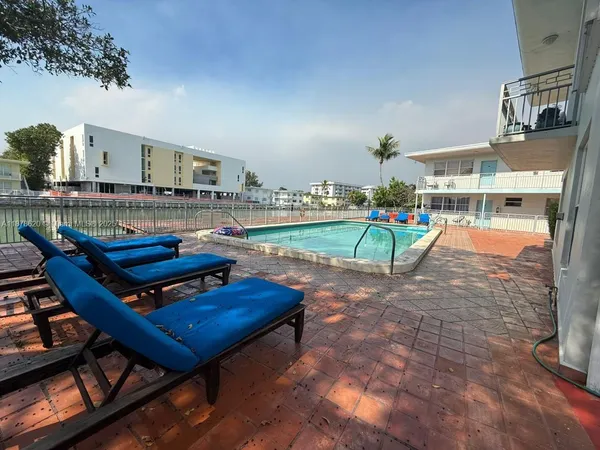 $1,995 | 1289 Marseille Drive, Unit 46, Miami Beach, FL 33141