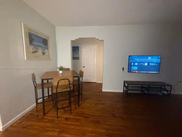 $1,995 | 1289 Marseille Drive, Unit 46, Miami Beach, FL 33141