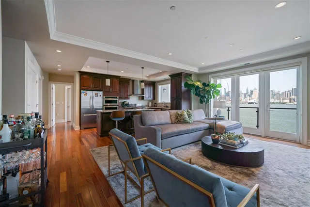 $9,500 | 250 Henley Place, Unit 301, Weehawken, NJ 07086