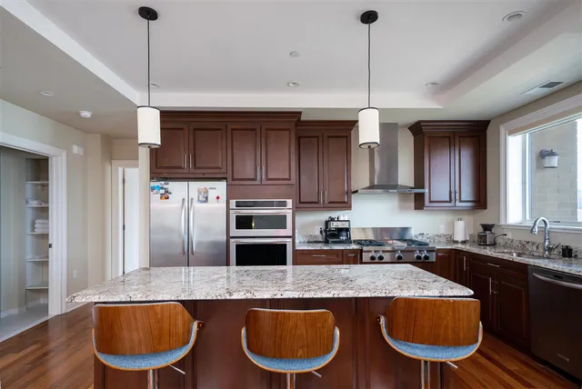 $9,500 | 250 Henley Place, Unit 301, Weehawken, NJ 07086