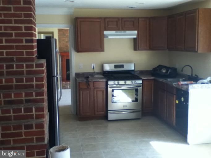 7418 Grace Street Springfield, VA 22150 - Photo 9 of 21 Kitchen